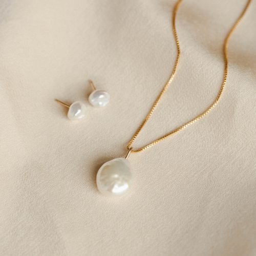 baroque pearl studs gldn 3