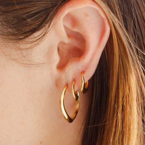 bold gold sculptural hoops min 038317fd 16e4 4fe9 b7ee cec4e83ce4ce