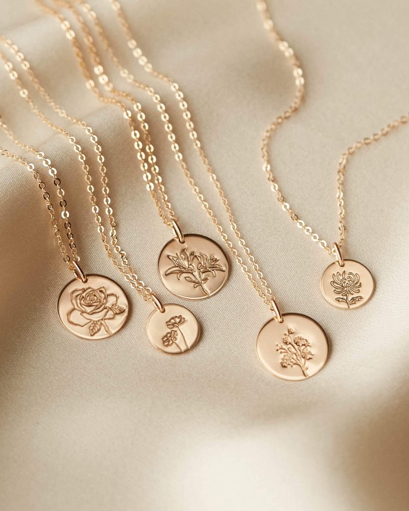 gldn gold floral pendant necklaces